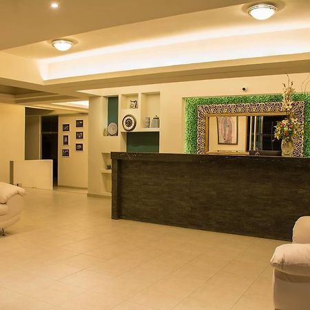 Hotel Siena Pénjamo エクステリア 写真