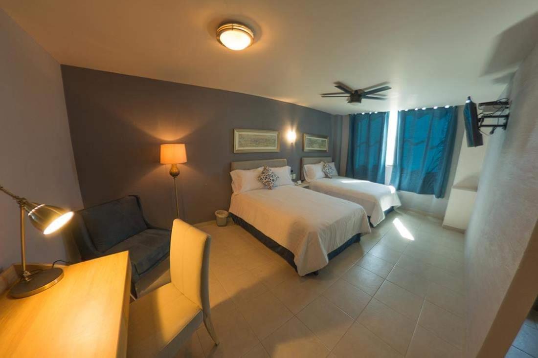 Hotel Siena Pénjamo エクステリア 写真