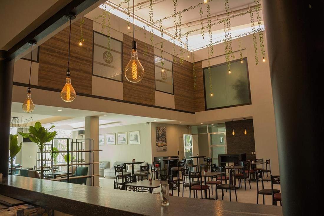 Hotel Siena Pénjamo エクステリア 写真