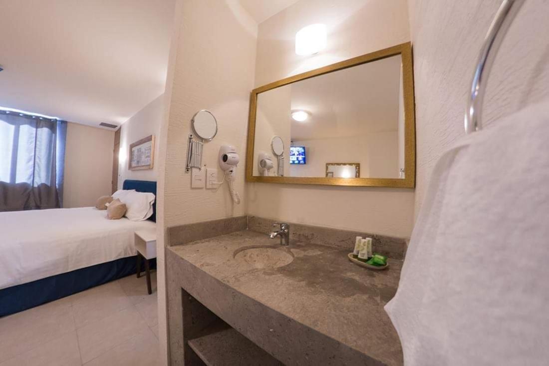 Hotel Siena Pénjamo エクステリア 写真