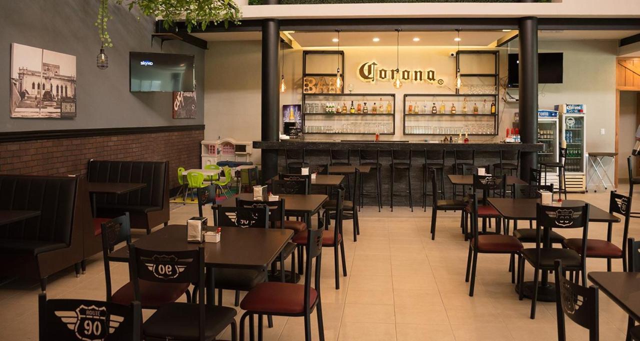 Hotel Siena Pénjamo エクステリア 写真