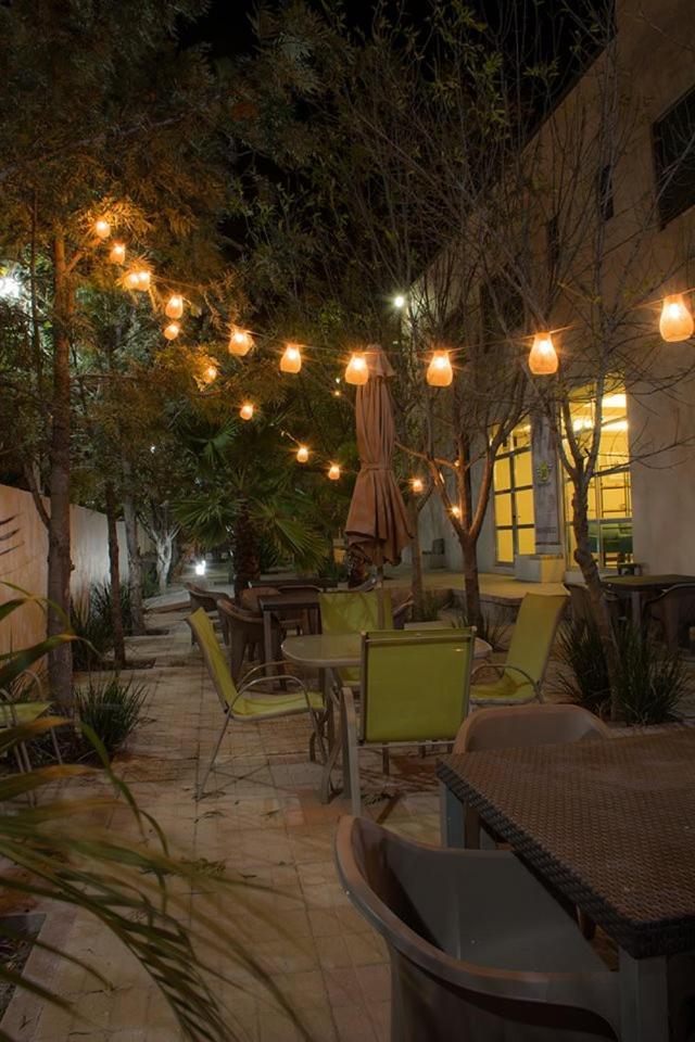 Hotel Siena Pénjamo エクステリア 写真